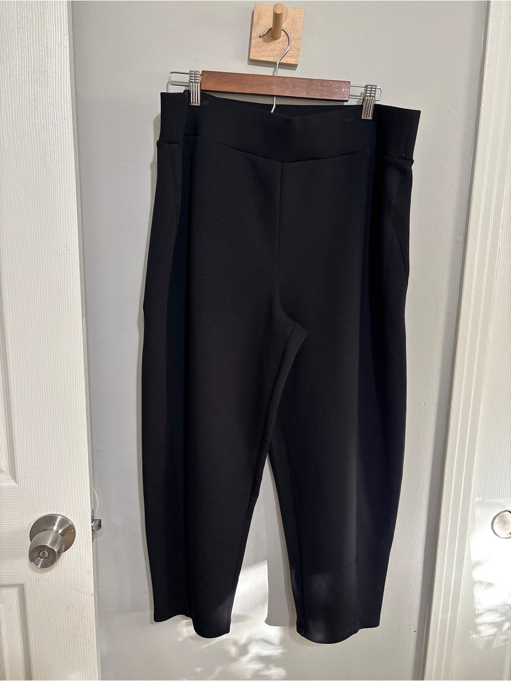 Spanx AirEssentials Black Barrel Pant 1X petite - Picture 3 of 6